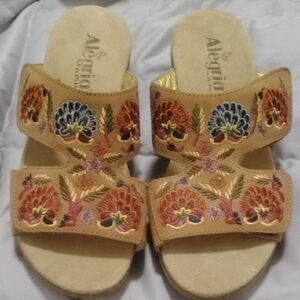 Alegria Embroidery Slides Sz 38 8 New